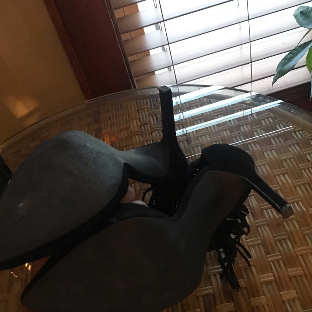 Black Fringe Pump - Picture 4 of 5
